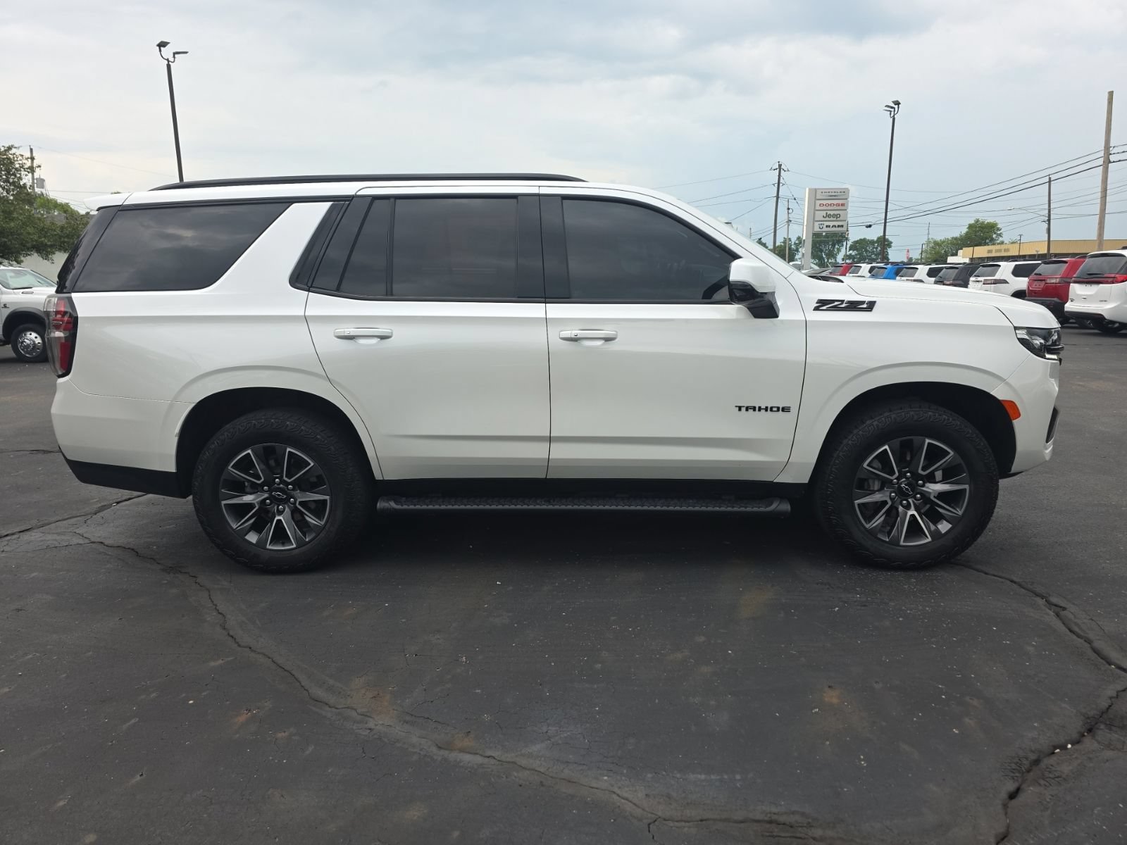 Used 2024 Chevrolet Tahoe Z71 w/ Luxury Package AWD/4WD image 2