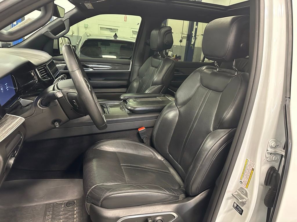 Used 2022 Jeep Wagoneer Series III w/ Premium Group I image 14