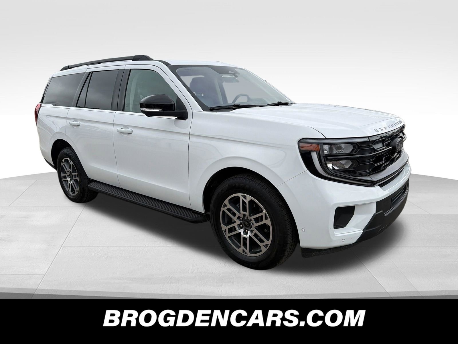 Used 2025 Ford Expedition Active AWD/4WD image 1