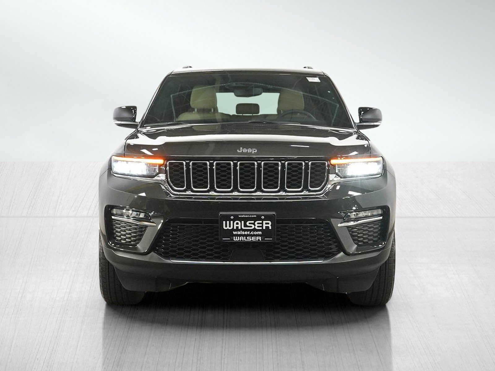 Used 2023 Jeep Grand Cherokee Limited AWD/4WD image 8