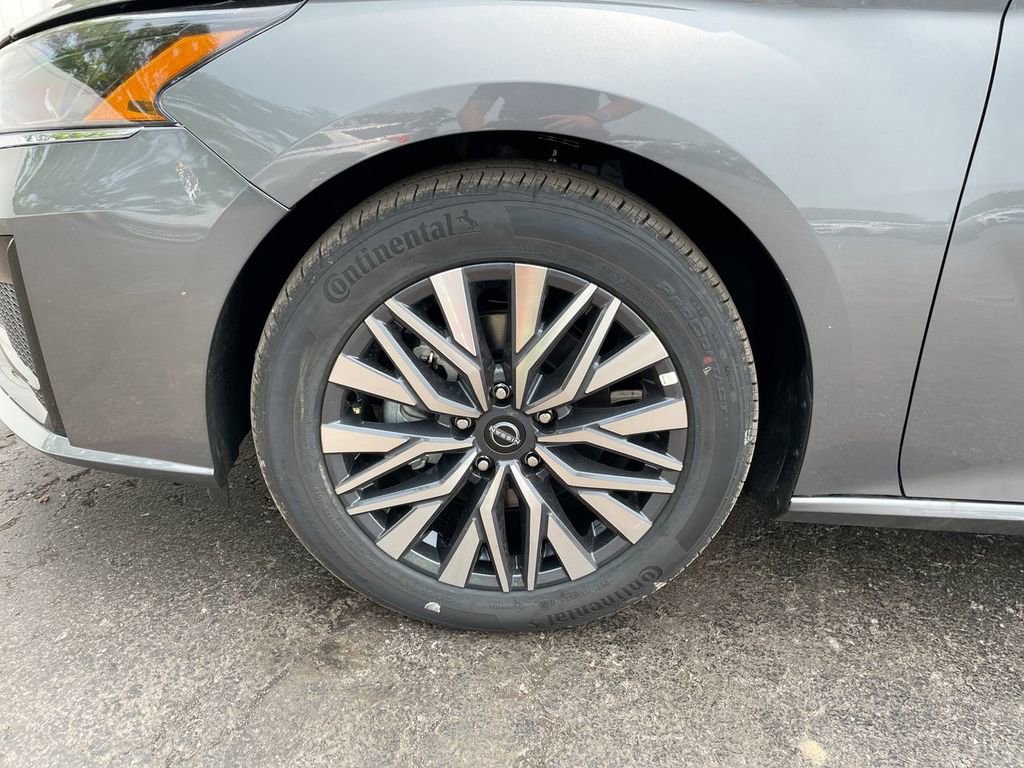 Used 2025 Nissan Altima 2.5 SV image 18