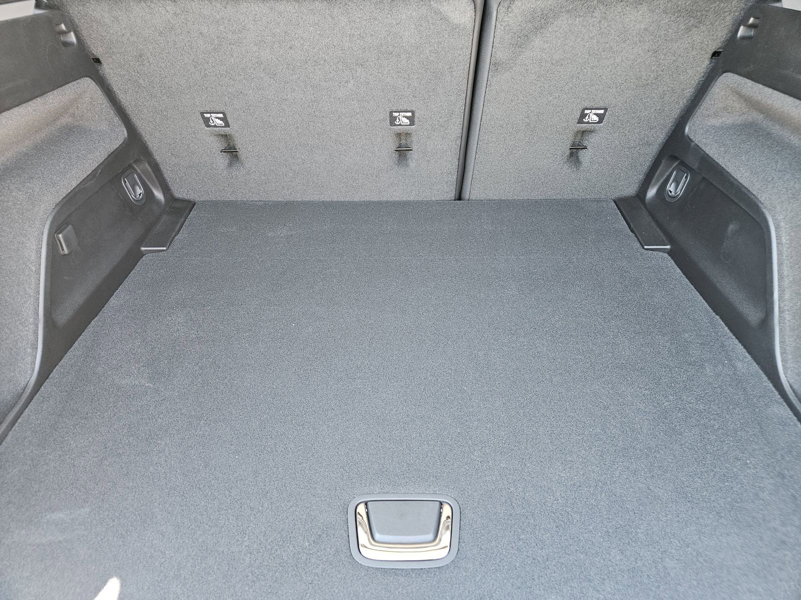 New 2025 Cadillac Optiq Luxury 1 image 28