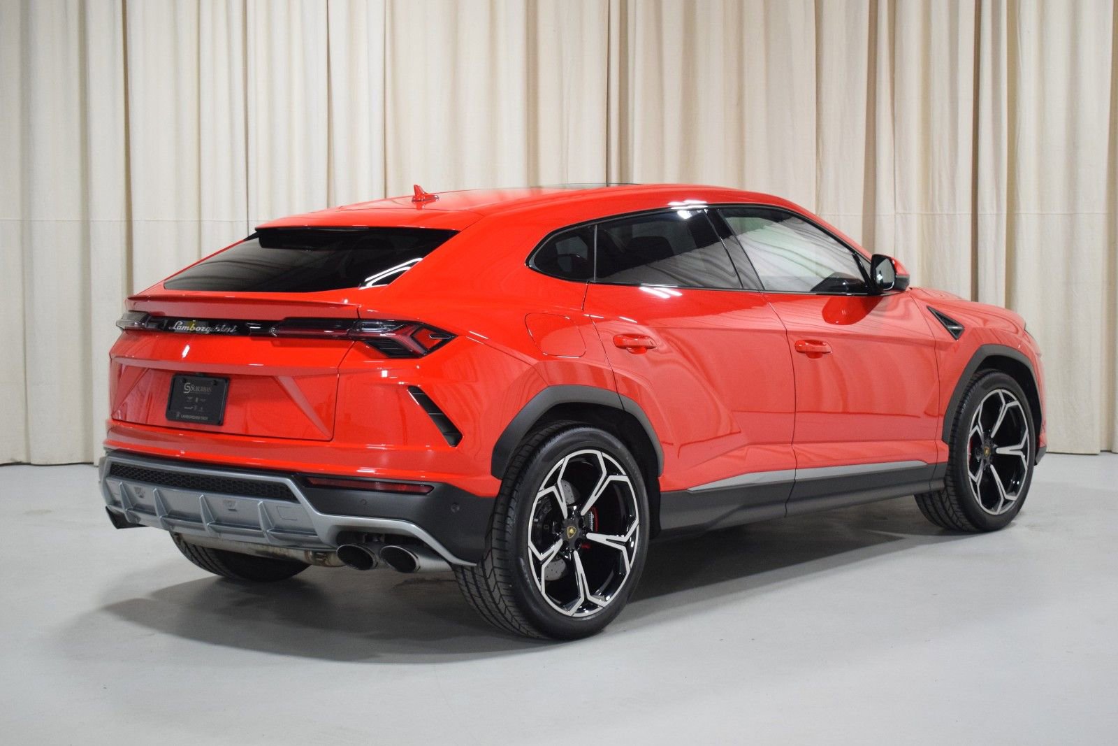 Used 2019 Lamborghini Urus AWD/4WD image 9