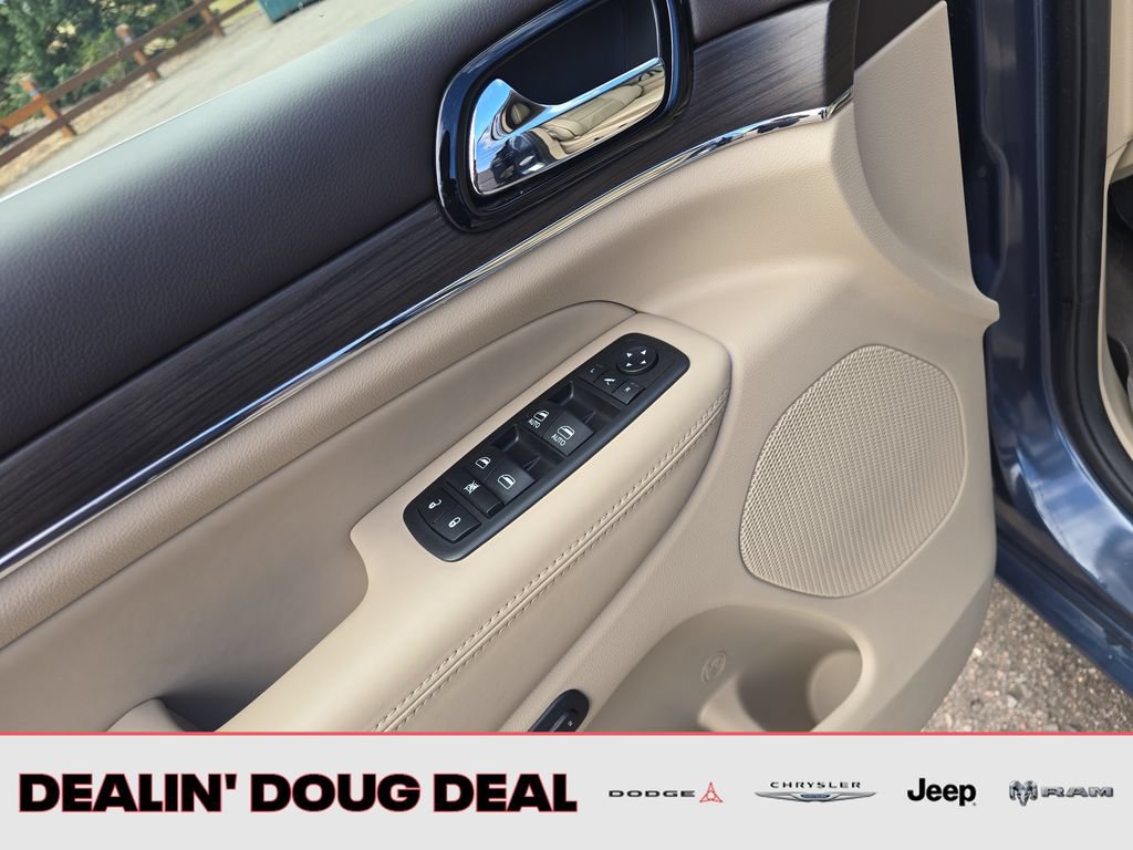 Used 2019 Jeep Grand Cherokee Overland AWD/4WD image 12