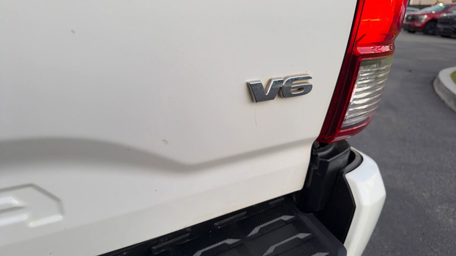 Used 2016 Toyota Tacoma TRD Sport image 31