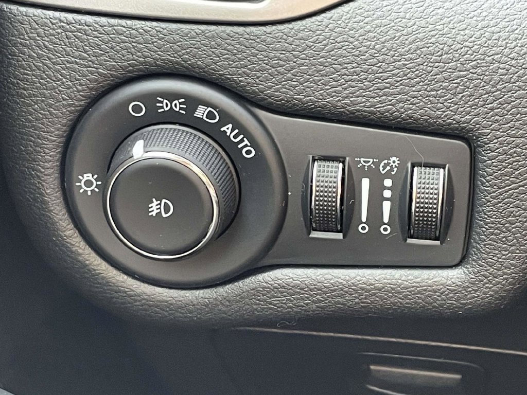 Certified 2022 Jeep Cherokee Latitude Lux AWD/4WD image 28