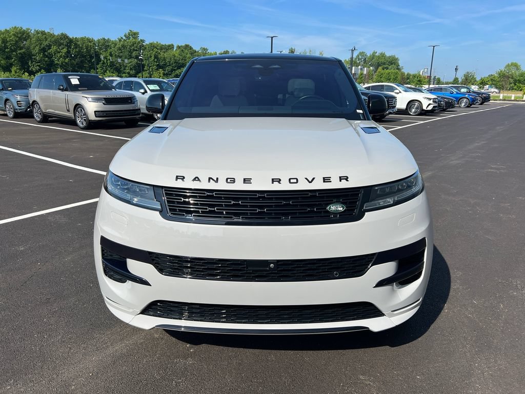 Used 2023 Land Rover Range Rover Sport SE Dynamic AWD/4WD image 3