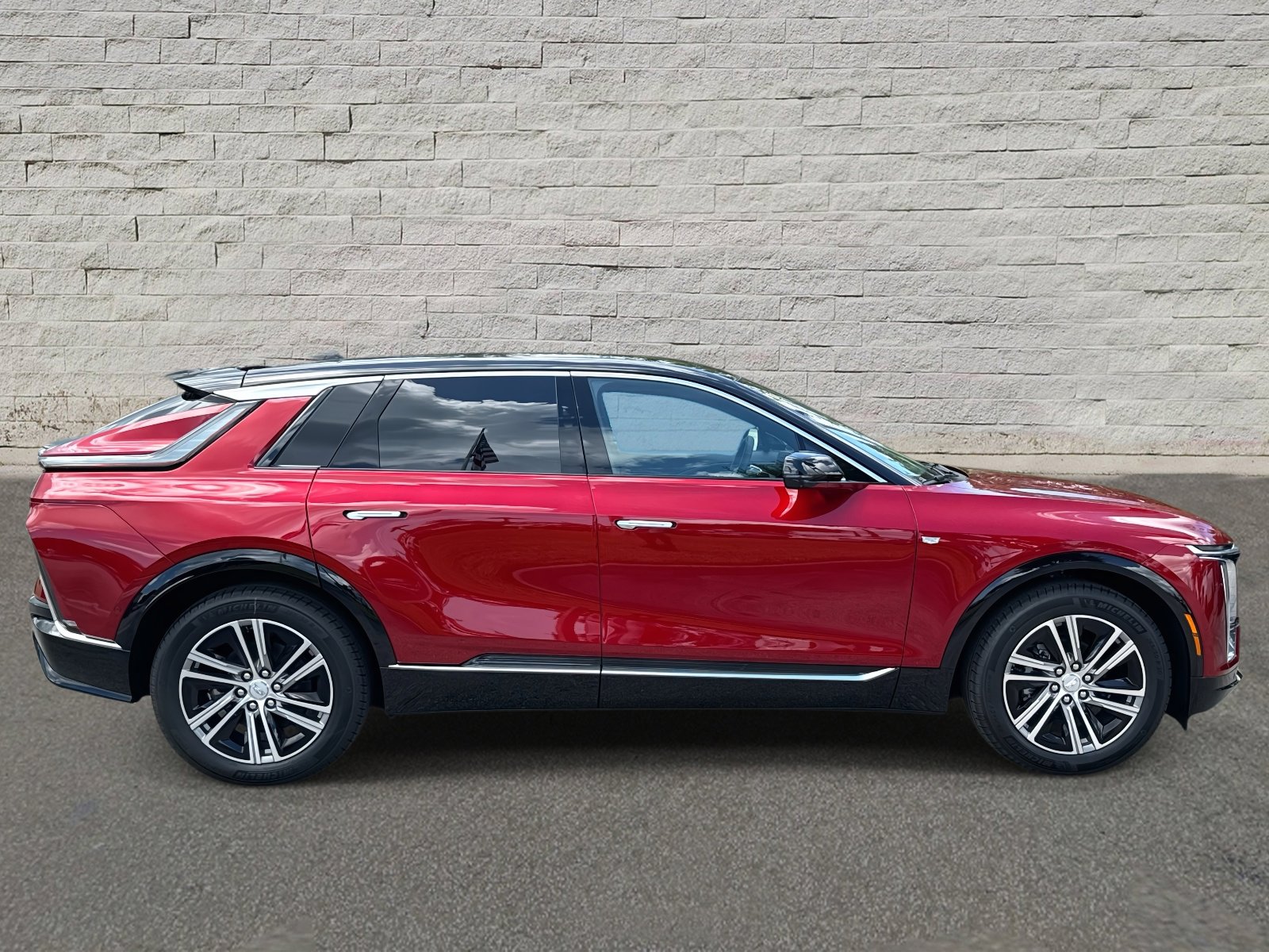 New 2025 Cadillac Lyriq Luxury image 4