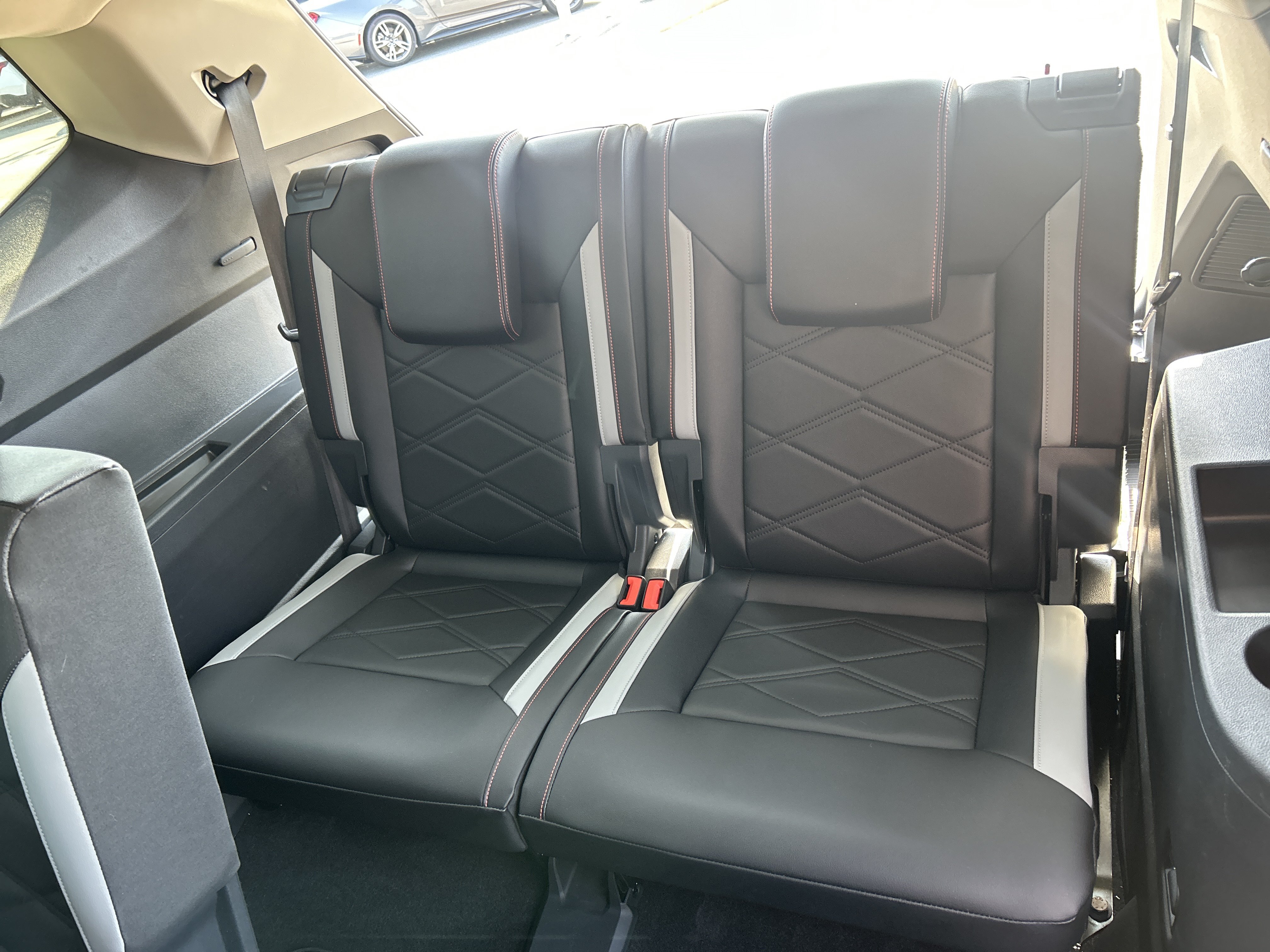 Used 2024 Volkswagen Atlas Peak Edition SE AWD/4WD image 17