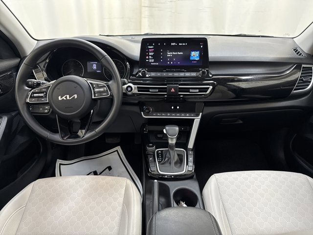 Used 2023 Kia Seltos EX image 15