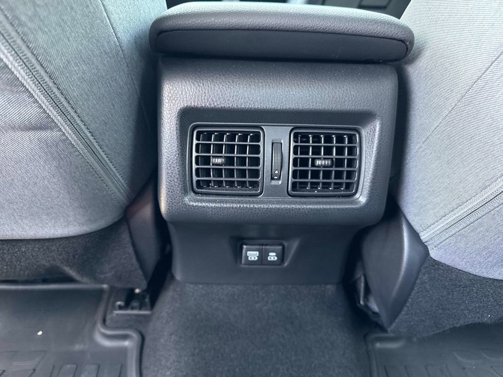 Used 2025 Toyota Camry LE w/ Convenience Package image 15