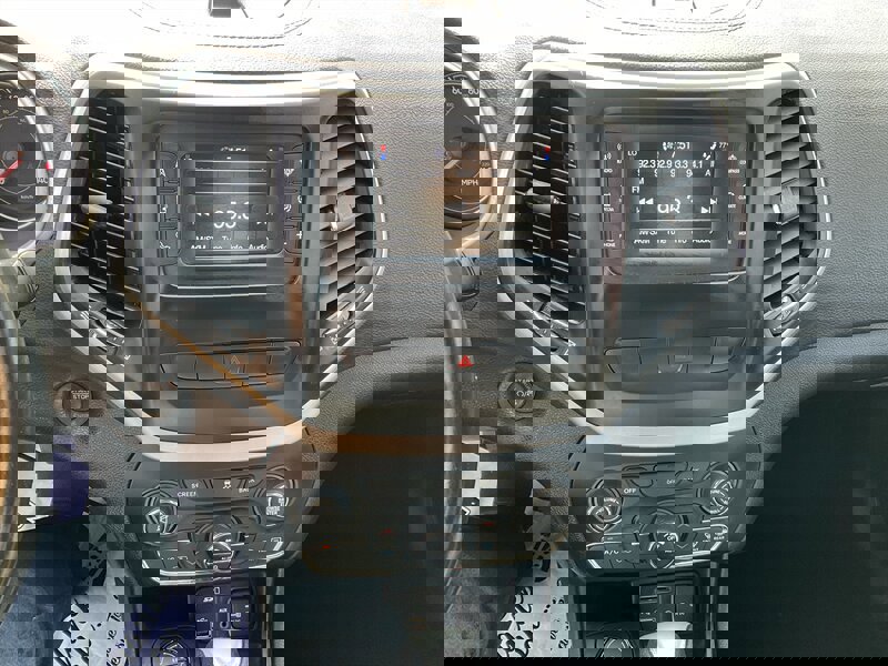 Used 2014 Jeep Cherokee Latitude w/ Comfort/Convenience Group image 30