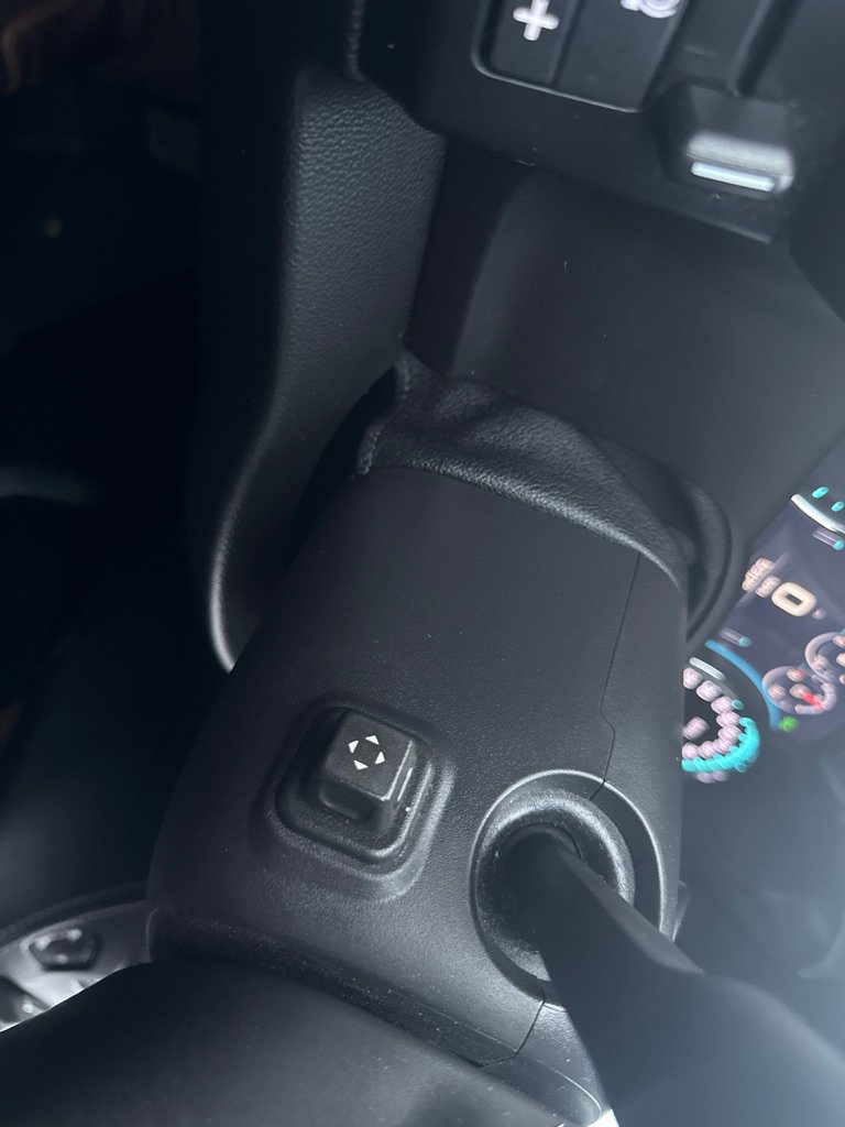 Used 2018 GMC Yukon Denali image 29