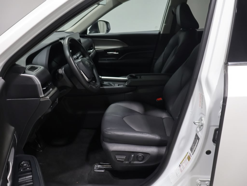 Used 2025 Toyota Grand Highlander AWD image 9