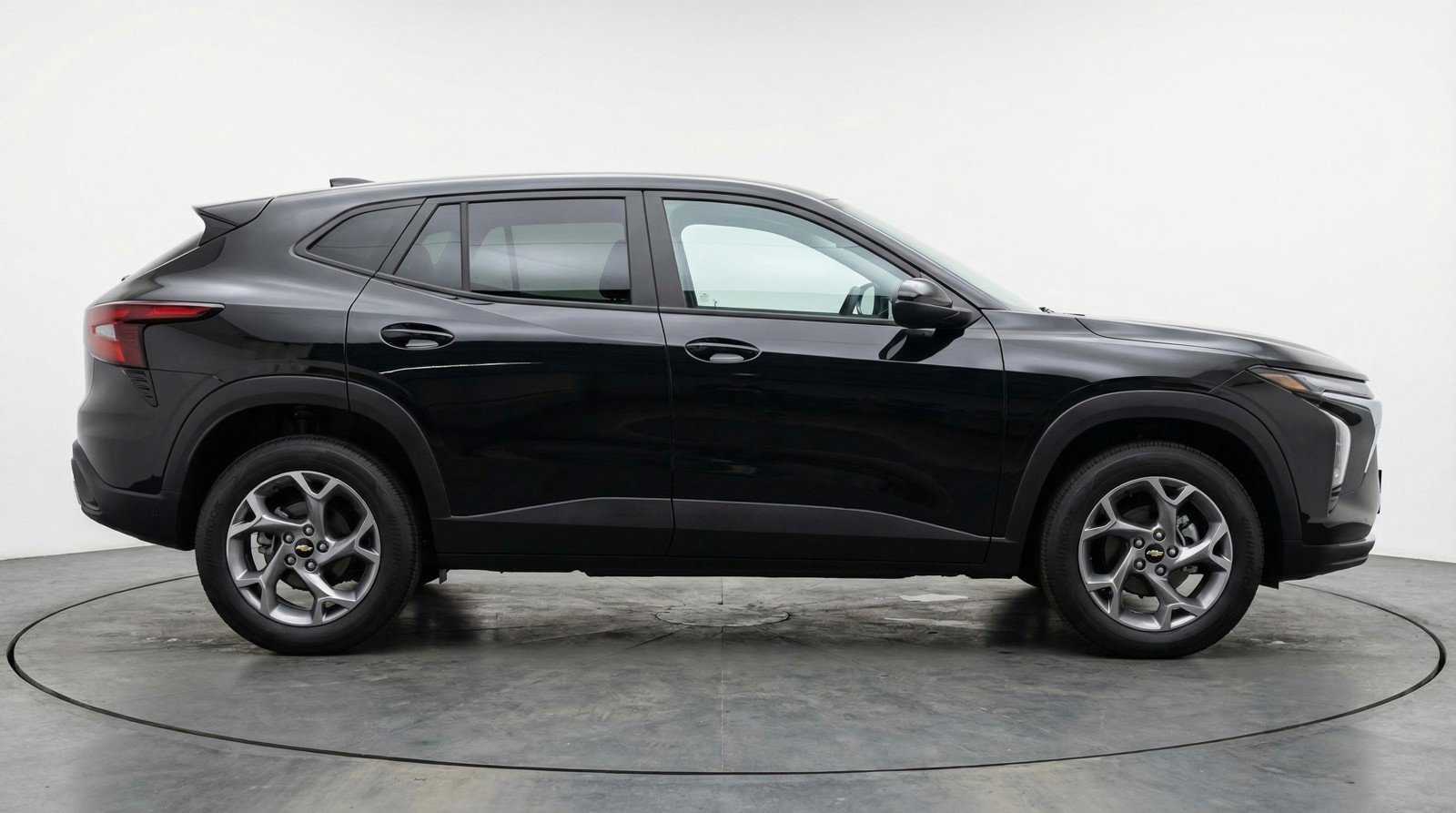 Used 2025 Chevrolet Trax LT FWD image 11