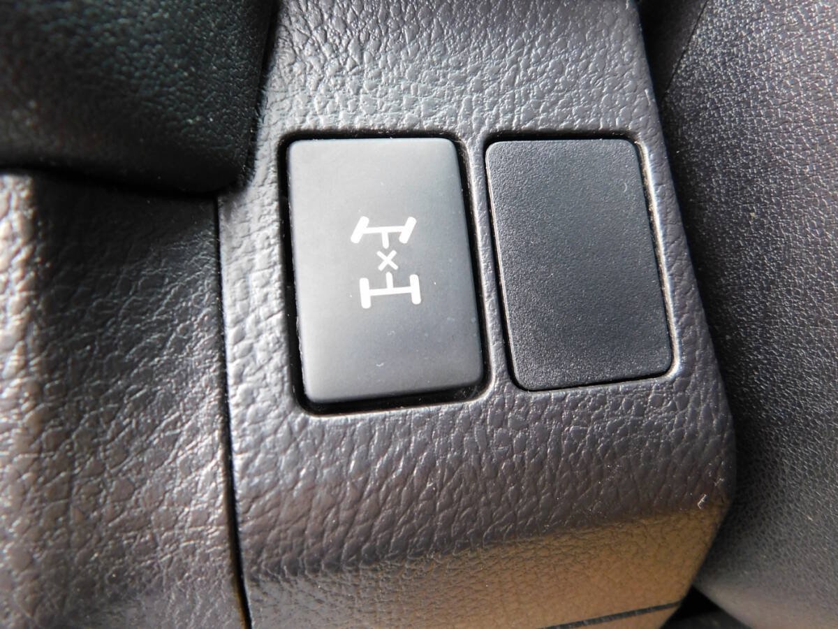 Used 2016 Toyota RAV4 LE AWD/4WD image 17