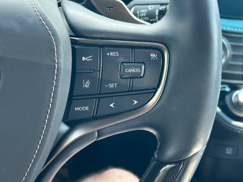 Used 2022 Lexus LS 500 w/ Interior Upgrade Package RWD image 39