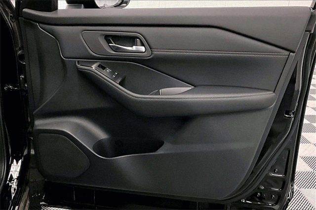 New 2025 Nissan Rogue SL image 35