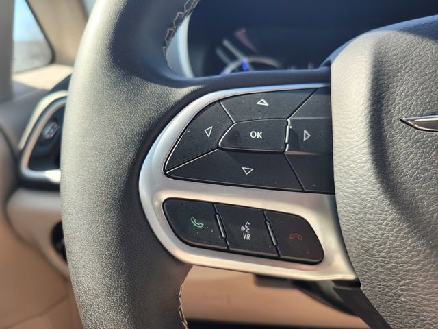 Used 2023 Chrysler Pacifica Touring-L image 28