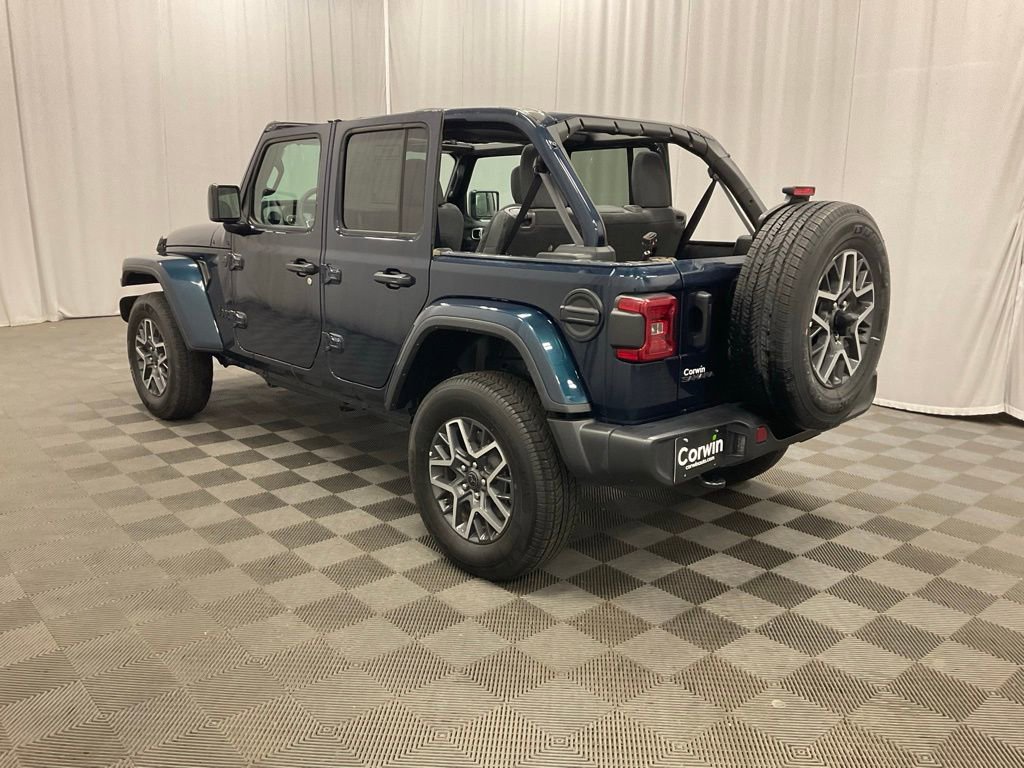 Used 2025 Jeep Wrangler Sahara image 31