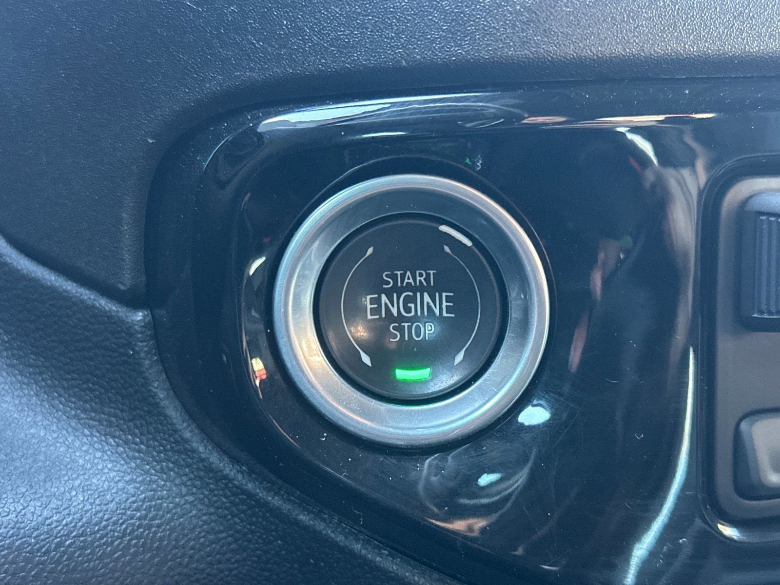 Used 2024 GMC Sierra 3500 SLT w/ SLT Convenience Package AWD/4WD image 25