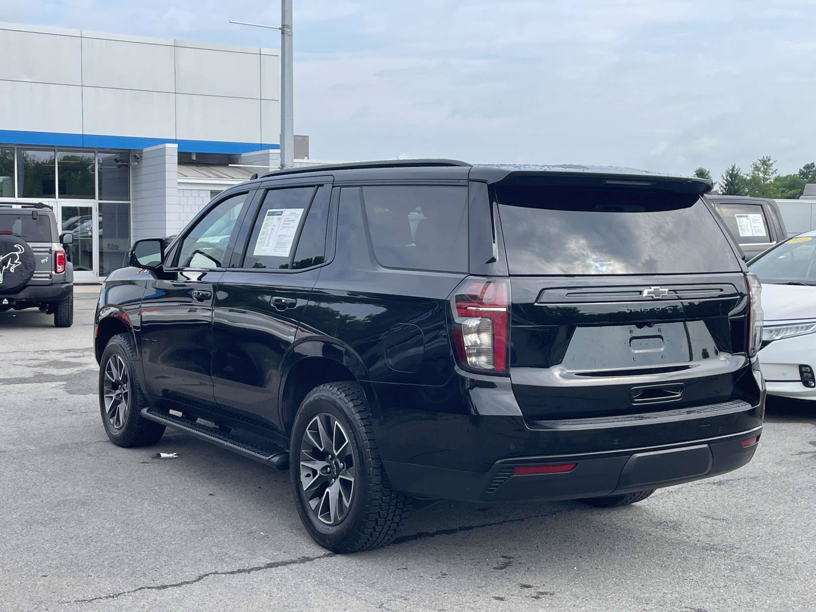 Certified 2023 Chevrolet Tahoe Z71 w/ Luxury Package AWD/4WD image 5