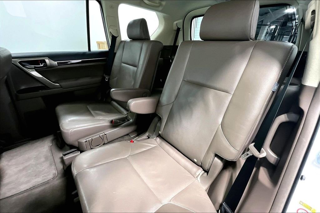 Used 2017 Lexus GX 460 image 35