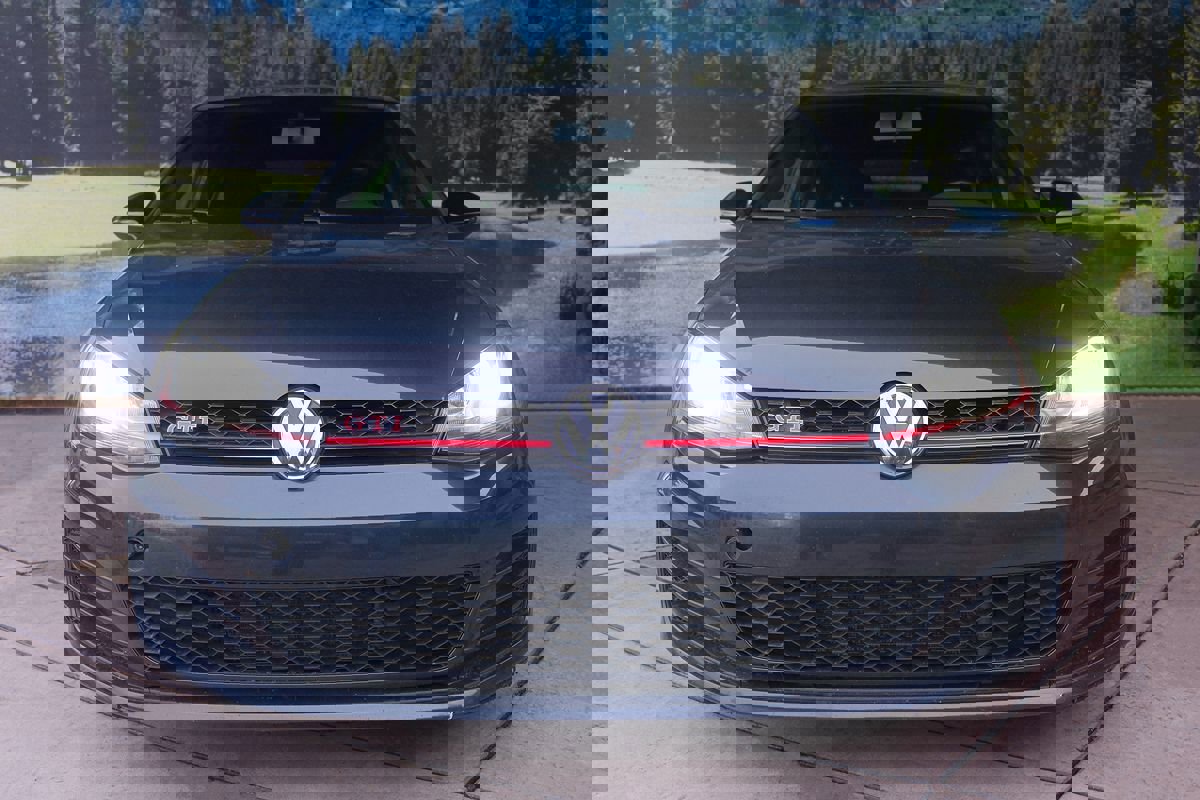 Used 2017 Volkswagen GTI Sport image 2