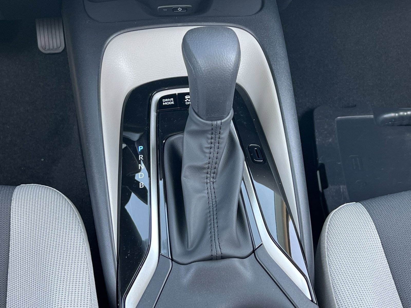 New 2026 Toyota Corolla LE FWD image 18
