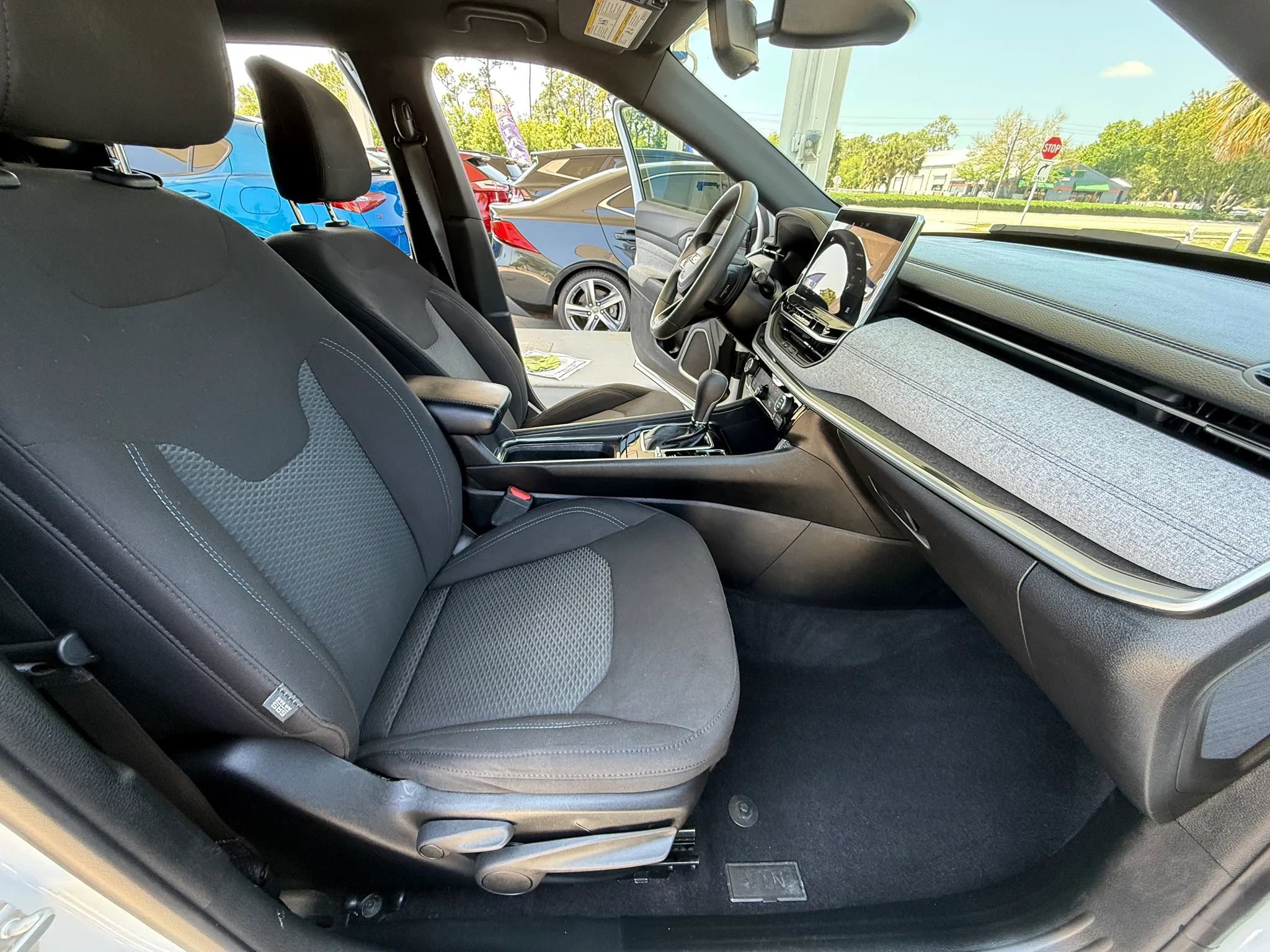 Used 2024 Jeep Compass Sport image 19