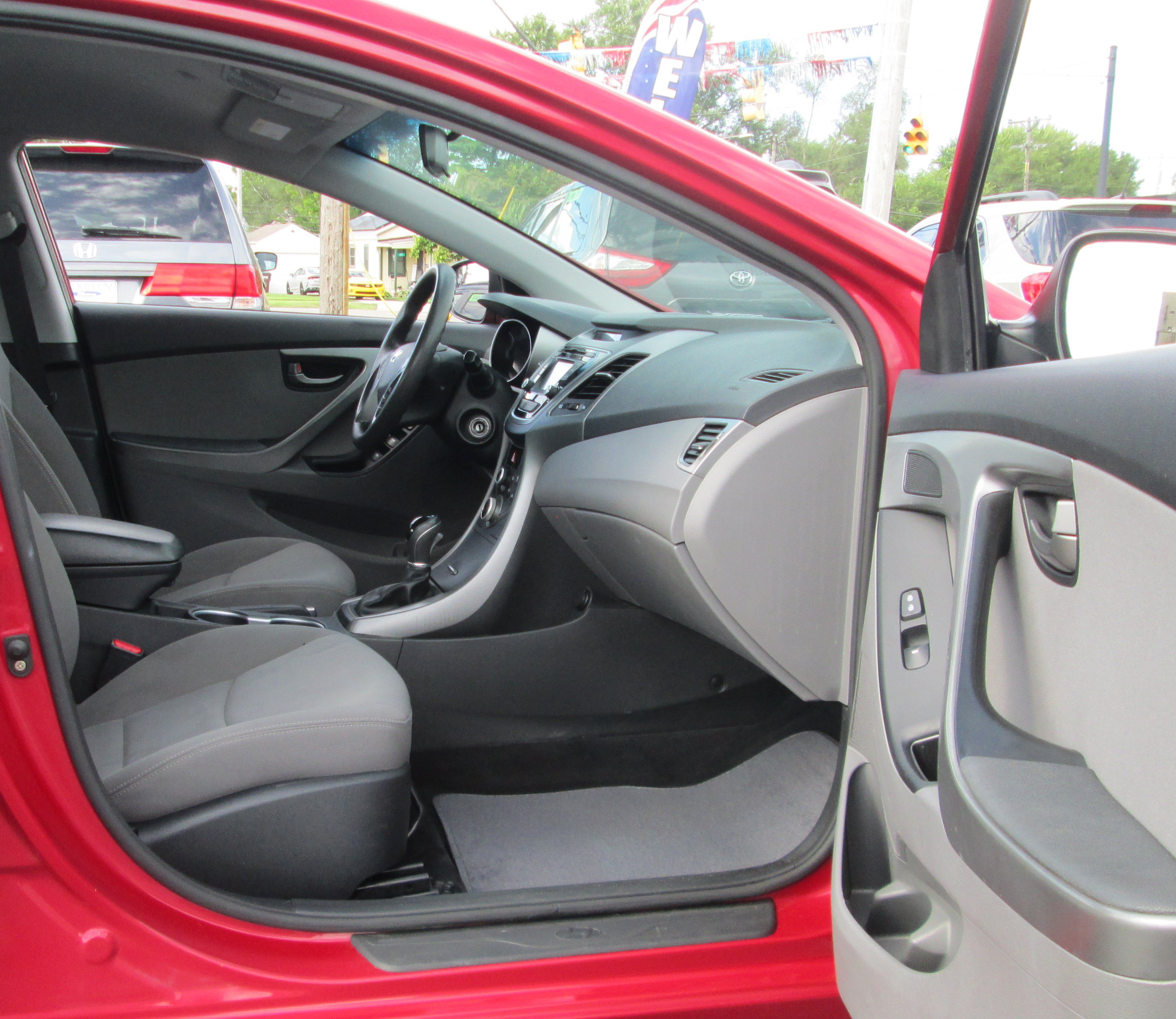 Used 2015 Hyundai Elantra SE w/ Option Group 02 FWD image 12