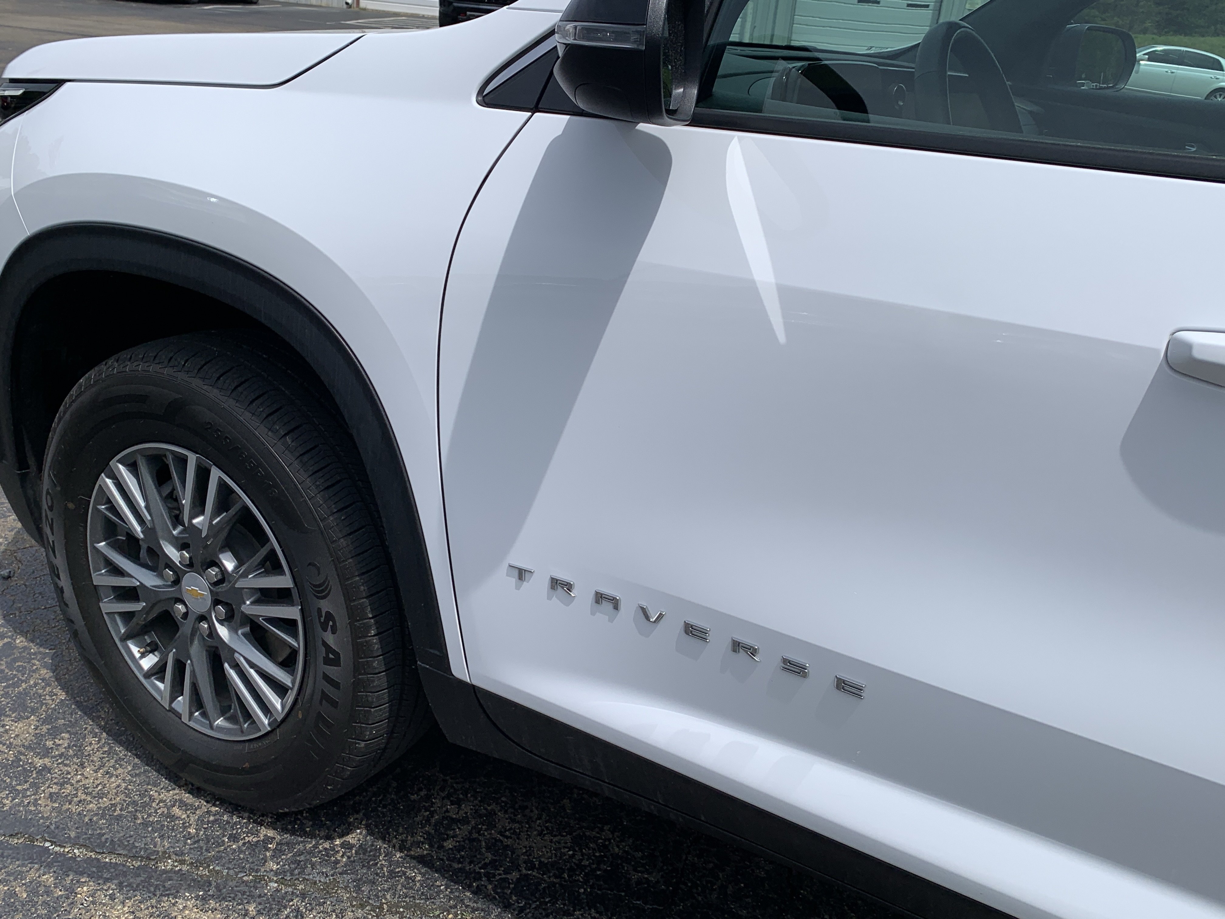 Used 2025 Chevrolet Traverse LT FWD image 51