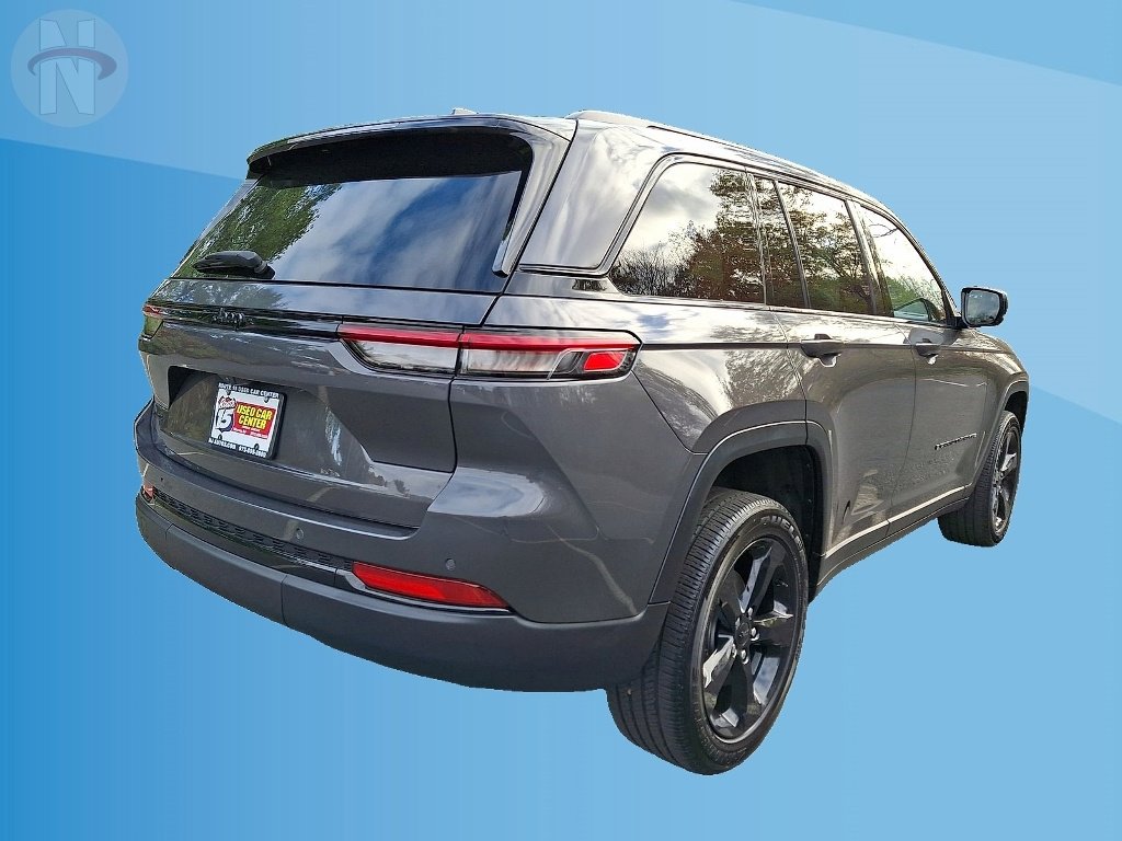 Used 2024 Jeep Grand Cherokee Altitude image 12