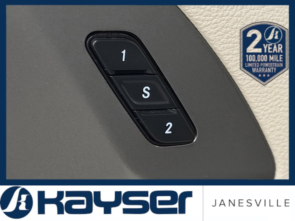 Used 2022 Chrysler Pacifica Touring-L w/ Uconnect Theater Family Group image 31