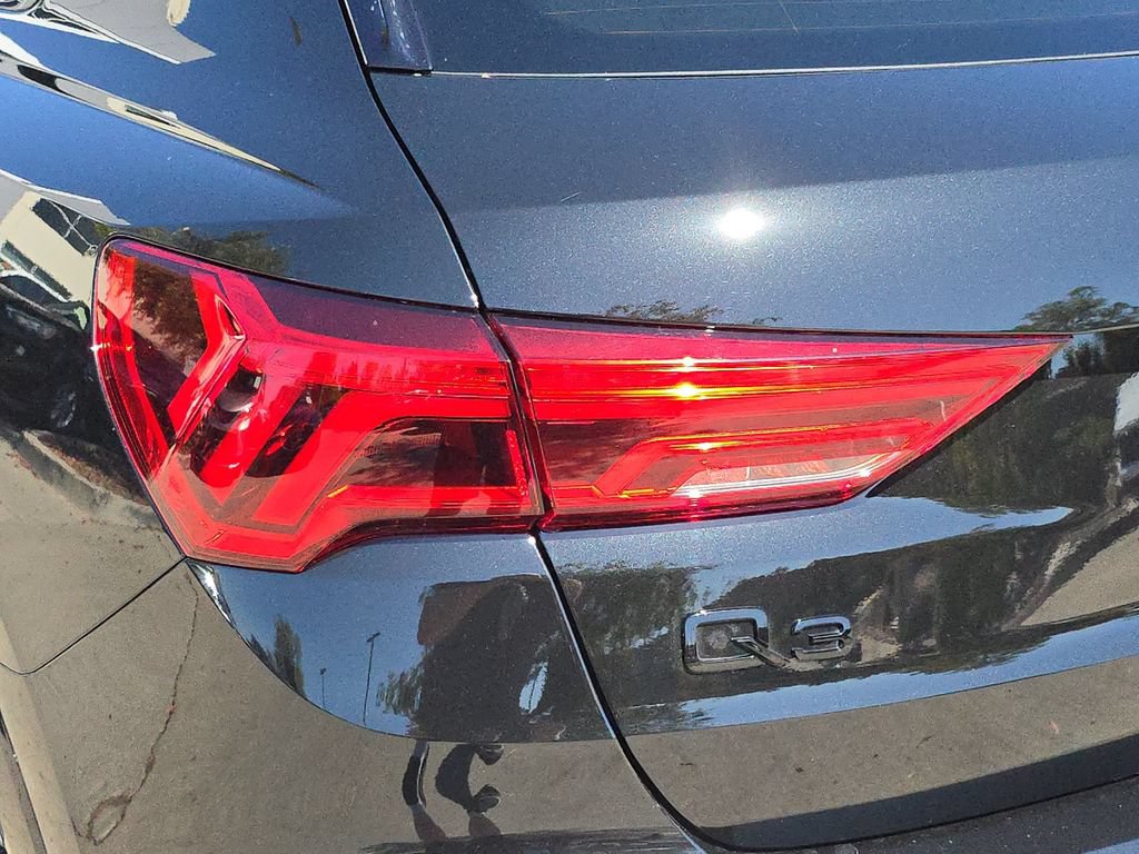 Certified 2025 Audi Q3 2.0T Premium w/ Convenience Package AWD/4WD image 34