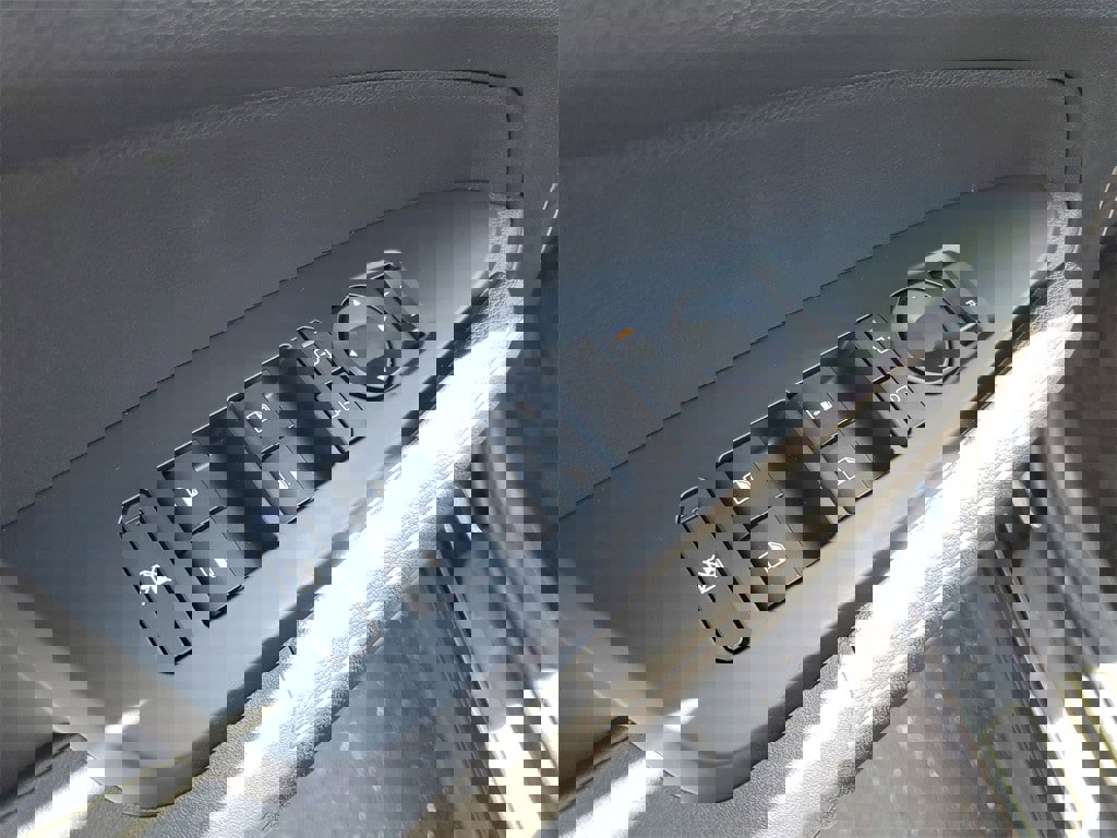 New 2026 Kia Sportage LX image 9