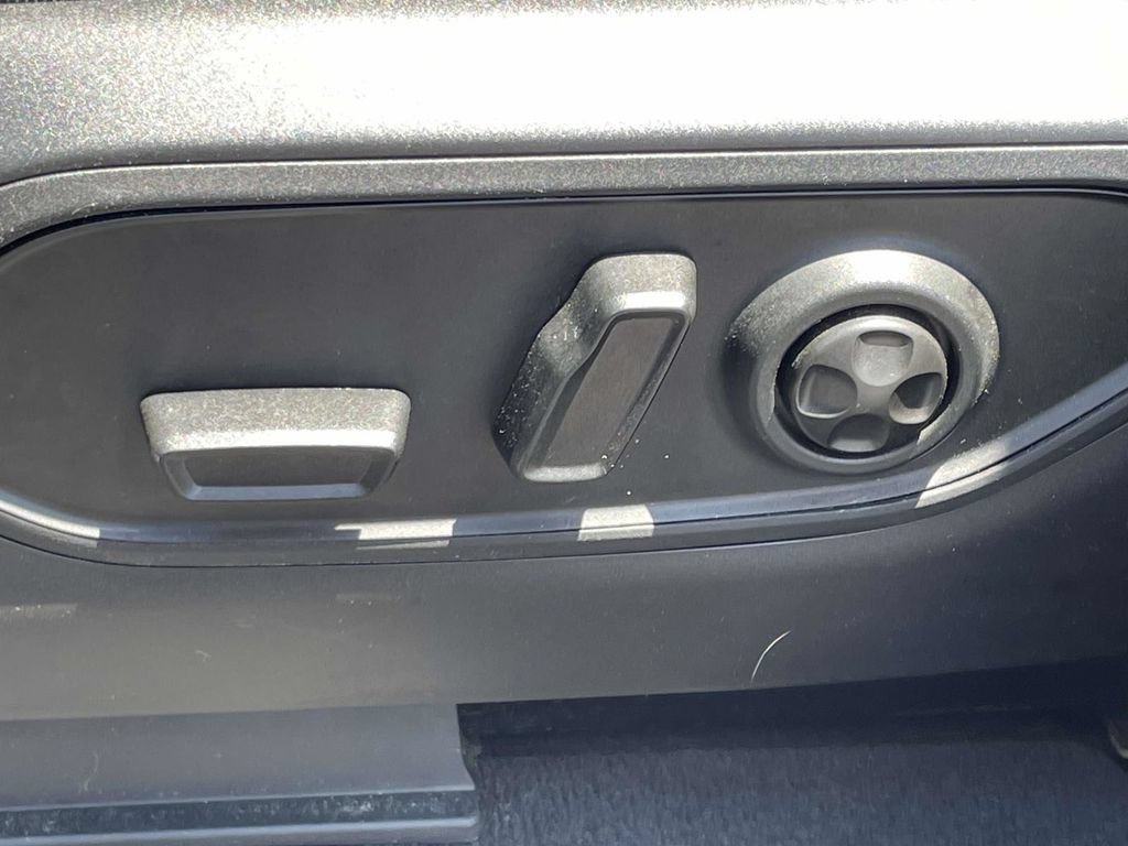 Used 2023 Jeep Grand Cherokee L Laredo AWD/4WD image 27