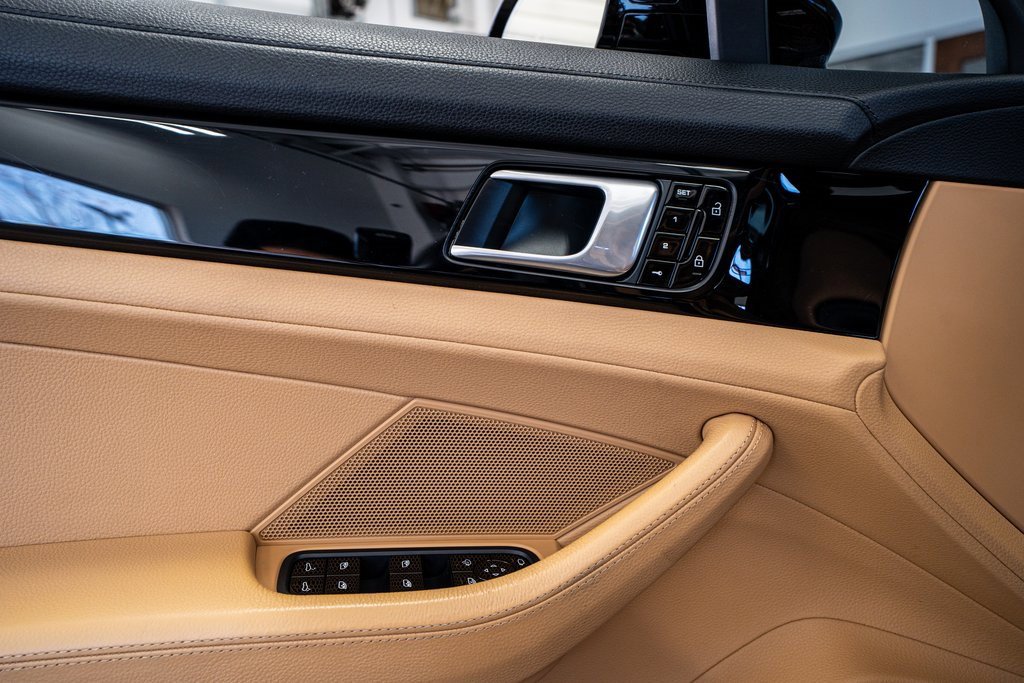 Used 2019 Porsche Panamera image 32