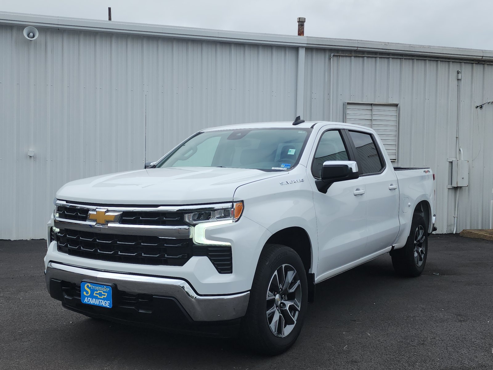 Used 2023 Chevrolet Silverado 1500 LT AWD/4WD image 1