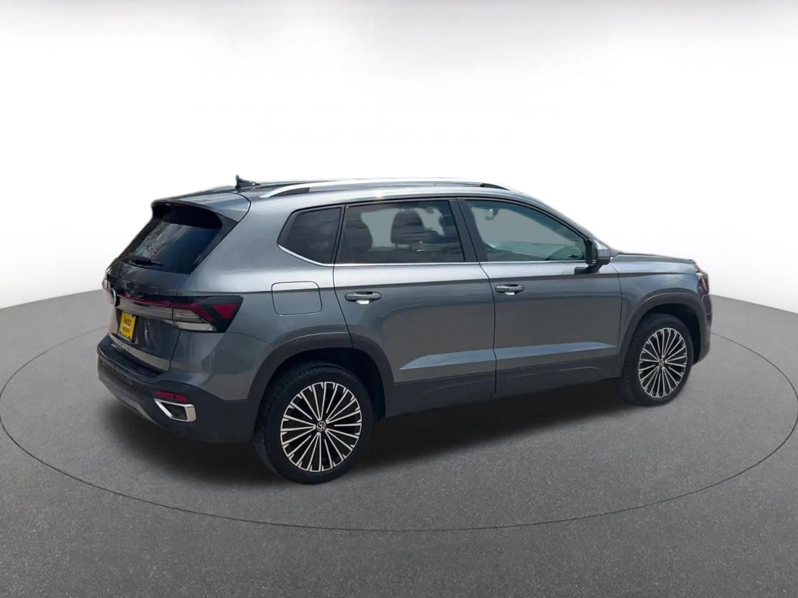 Used 2025 Volkswagen Taos SE FWD image 15