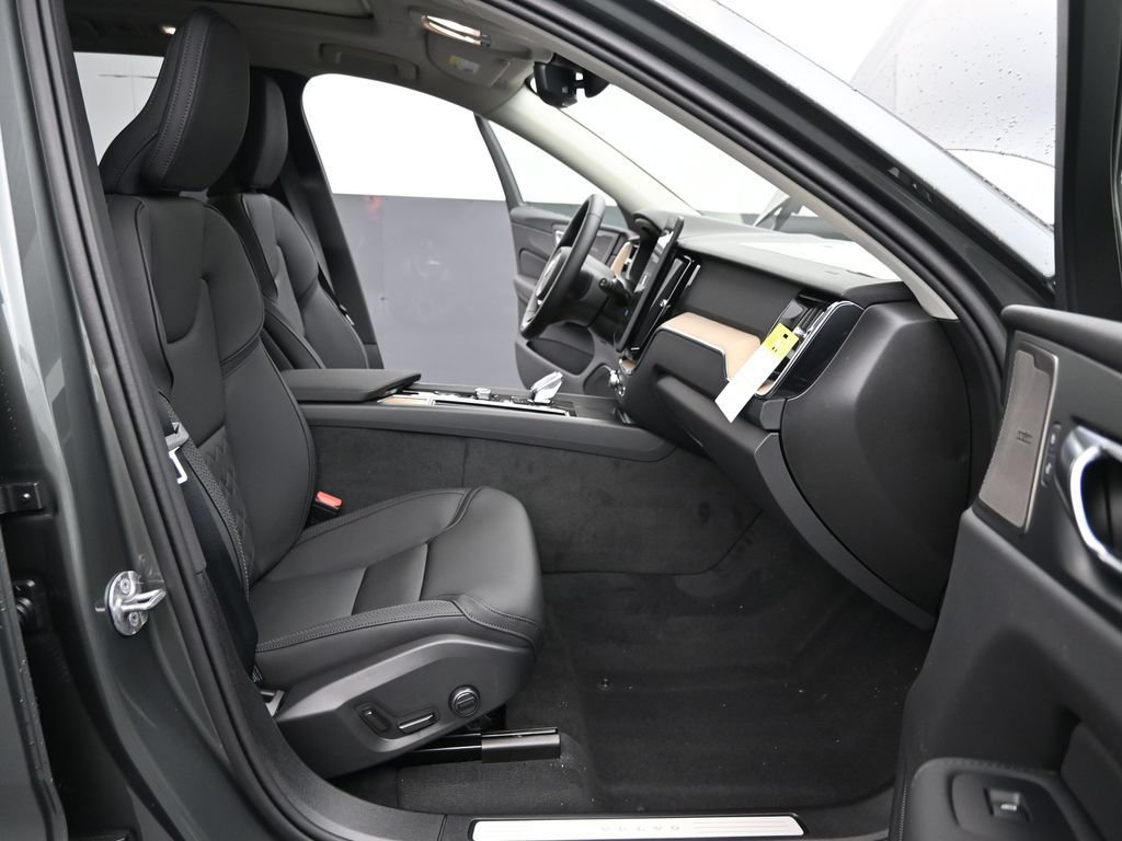 New 2026 Volvo XC60 B5 Plus w/ Climate Package AWD/4WD image 14