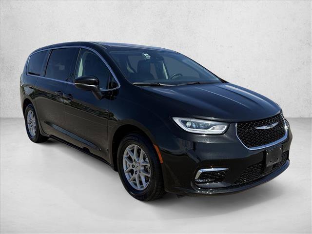 Used 2023 Chrysler Pacifica Touring-L FWD video 3