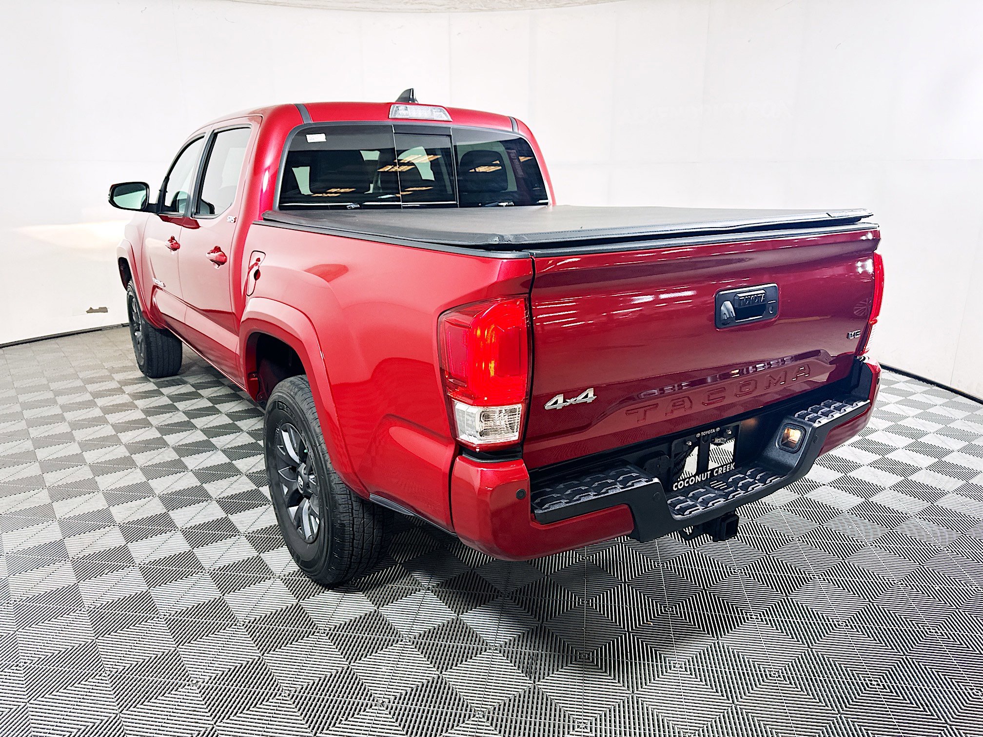 Used 2023 Toyota Tacoma SR5 AWD/4WD image 5