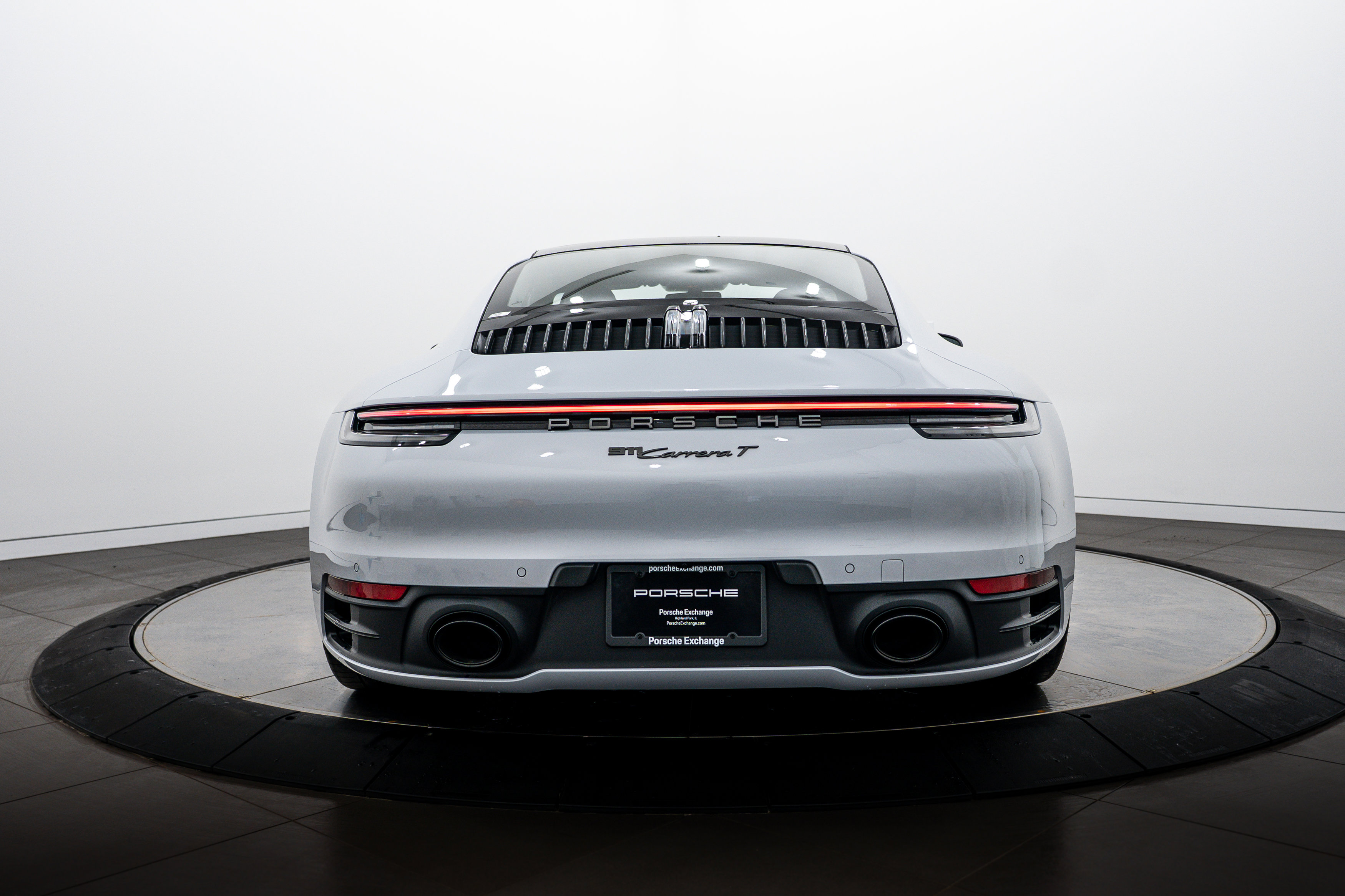 Certified 2024 Porsche 911 Carrera T RWD image 6