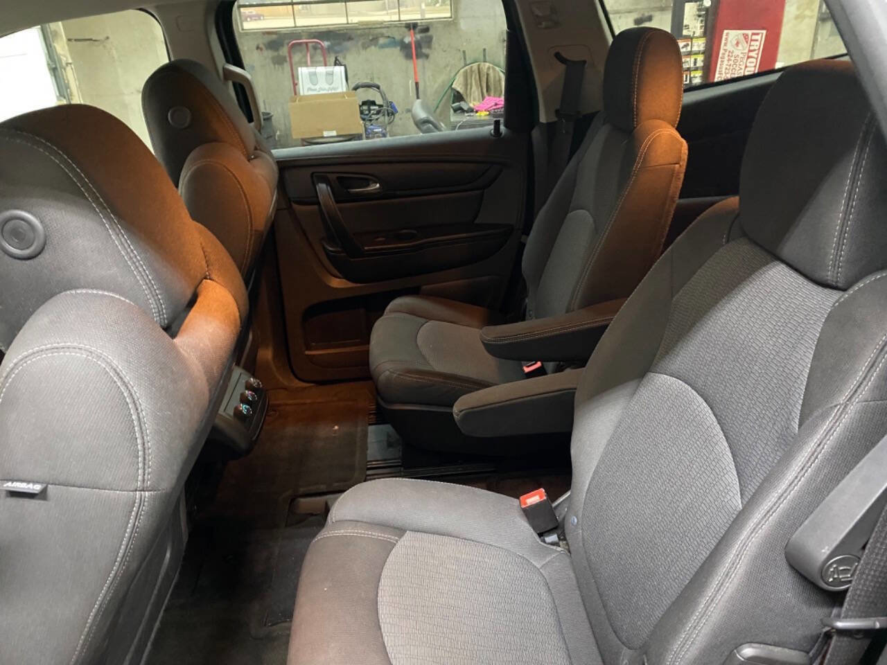 Used 2017 Chevrolet Traverse LT w/ Style and Technology Package image 17