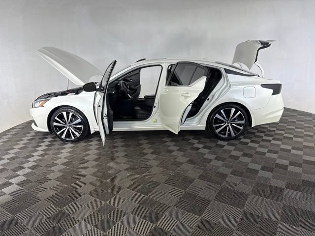 Used 2020 Nissan Altima 2.5 SR w/ Premium Package FWD image 11
