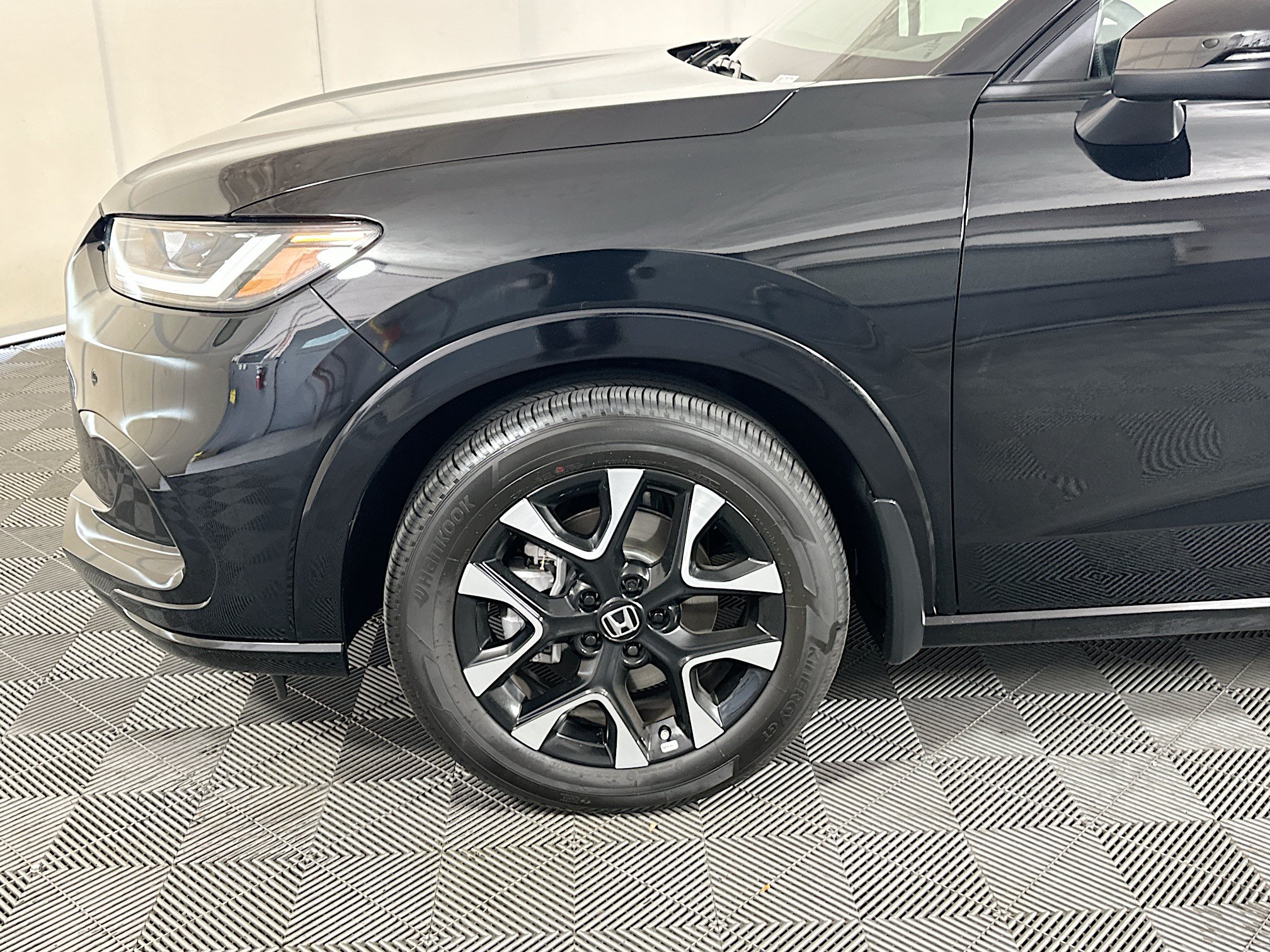 Used 2027 Honda HR-V EX-L image 11