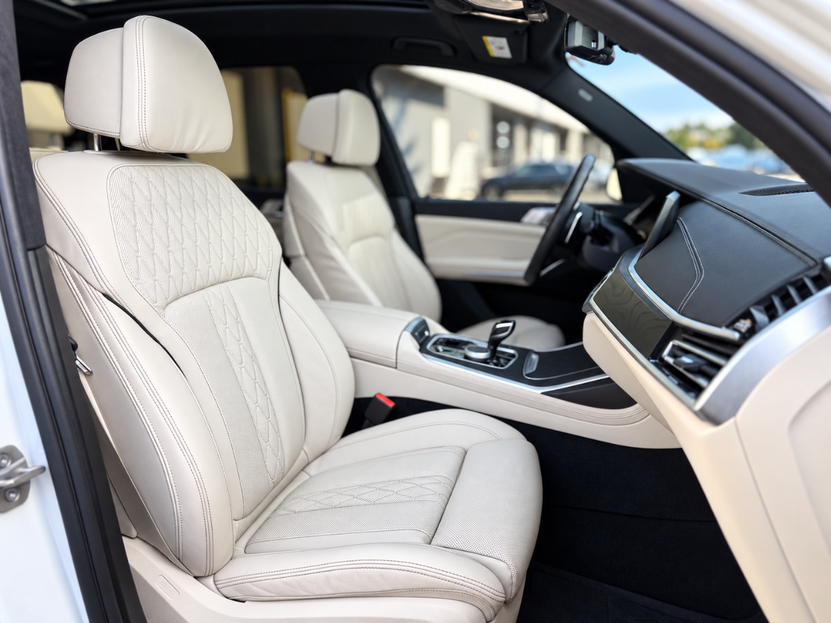 Used 2022 BMW X7 xDrive40i w/ M Sport Package AWD/4WD image 15