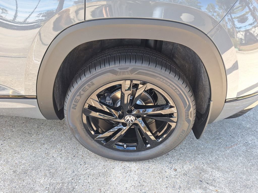 New 2026 Volkswagen Atlas Cross Sport SEL R-Line image 25