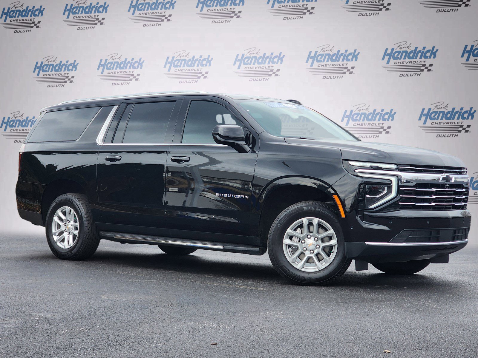 Used 2026 Chevrolet Suburban LT image 2